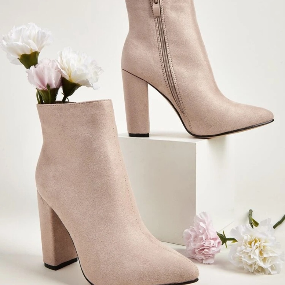 Cute fall suede bootie!